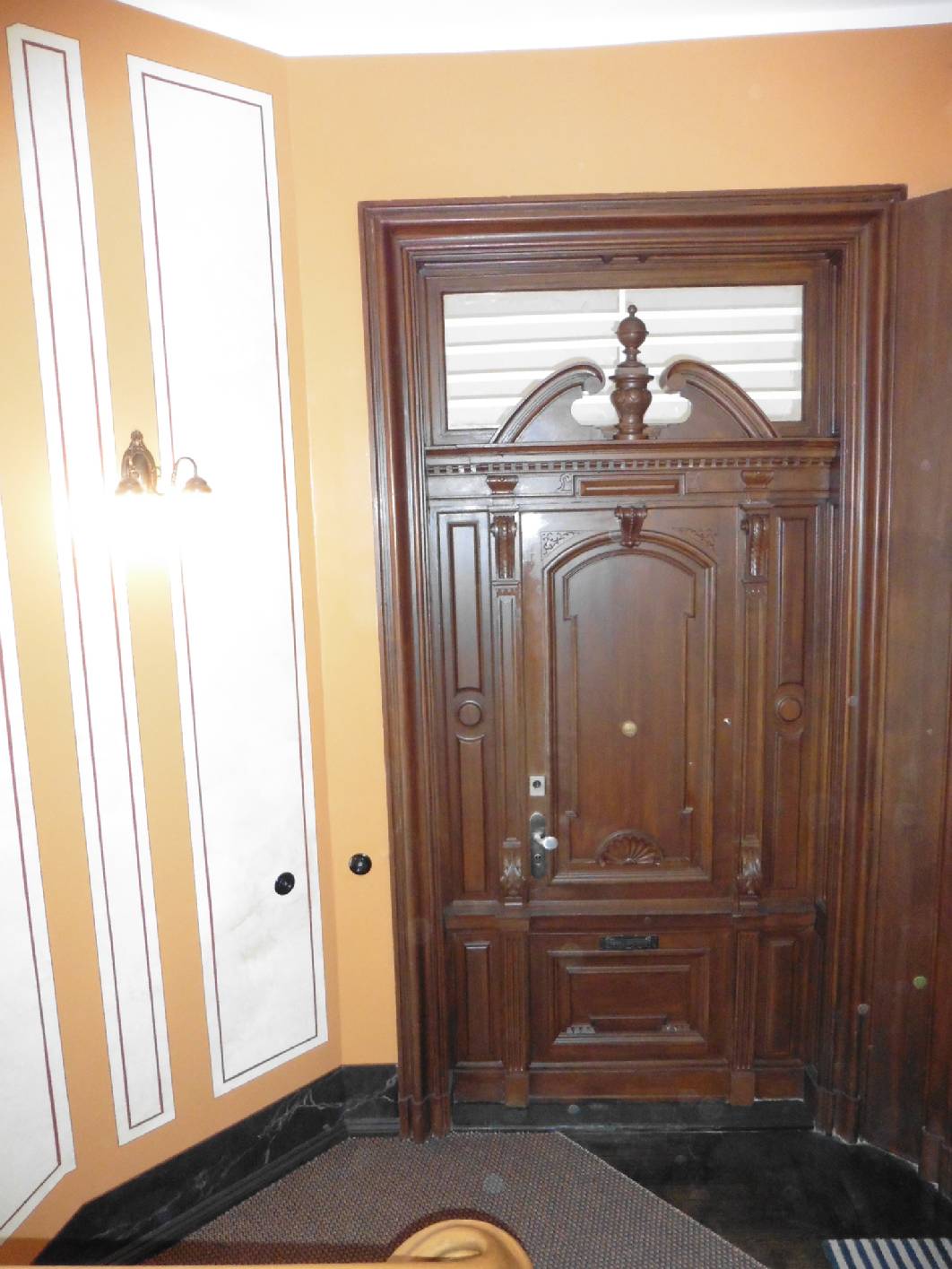 Marmorimitation, Marmorierung, Deckenmalerei, Kalkspachtel, Spachteltechnik, Schablonentechnik, Jugendstil  Treppenhaus, Treppenhaus Berlin, Gründerzeit Treppenhaus Berlin, Malerarbeiten Berlin, Maler Berlin, Restaurierung Berlin, Schablonen, Lasur, Lasuren, Kreuzberg, Prenzlauer Berg, Charlottenburg